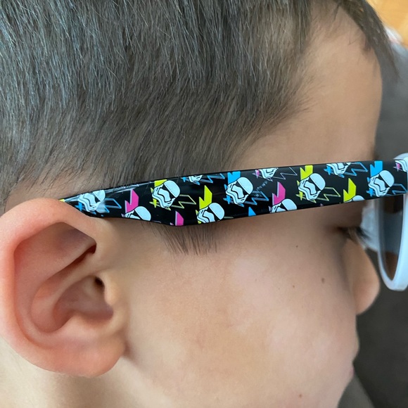 Star Wars Storm Trooper sunglasses with handled case - Picture 11 of 14